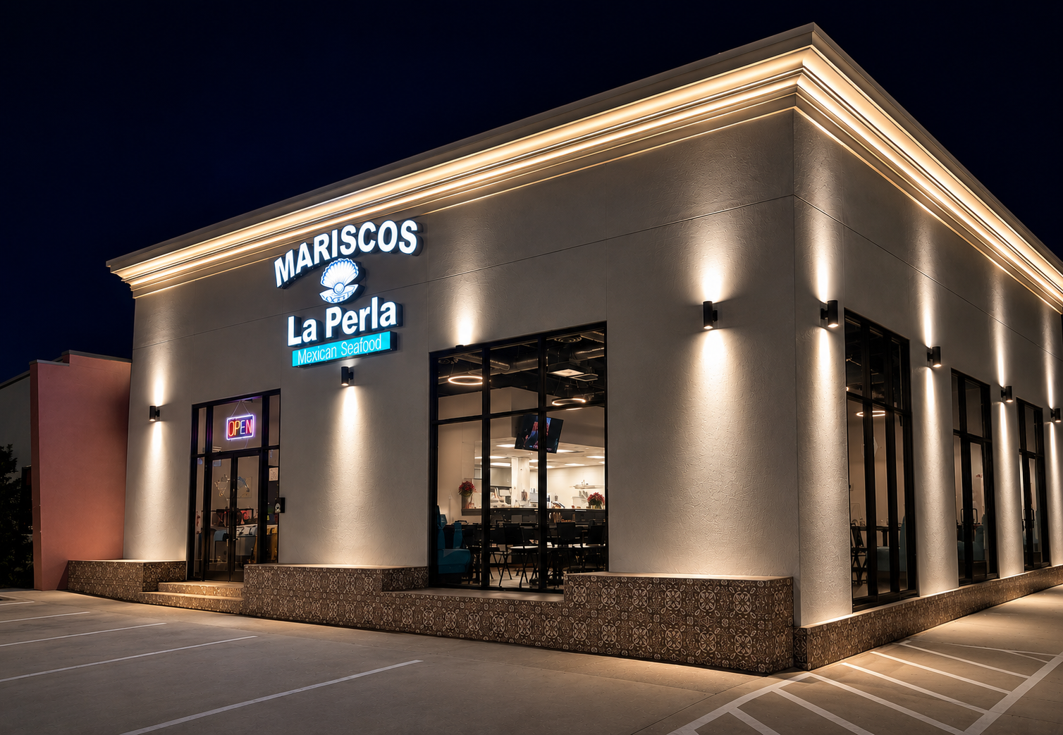 Mariscos La Perla en Dallas — fachada iluminada de noche